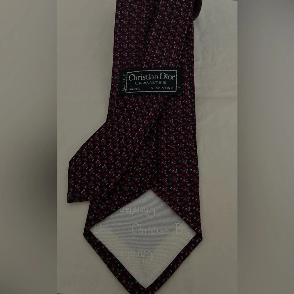 Vintage Christian Dior Men’s Cravates Silk Necktie Foley’s Label; Size 3” x 55”